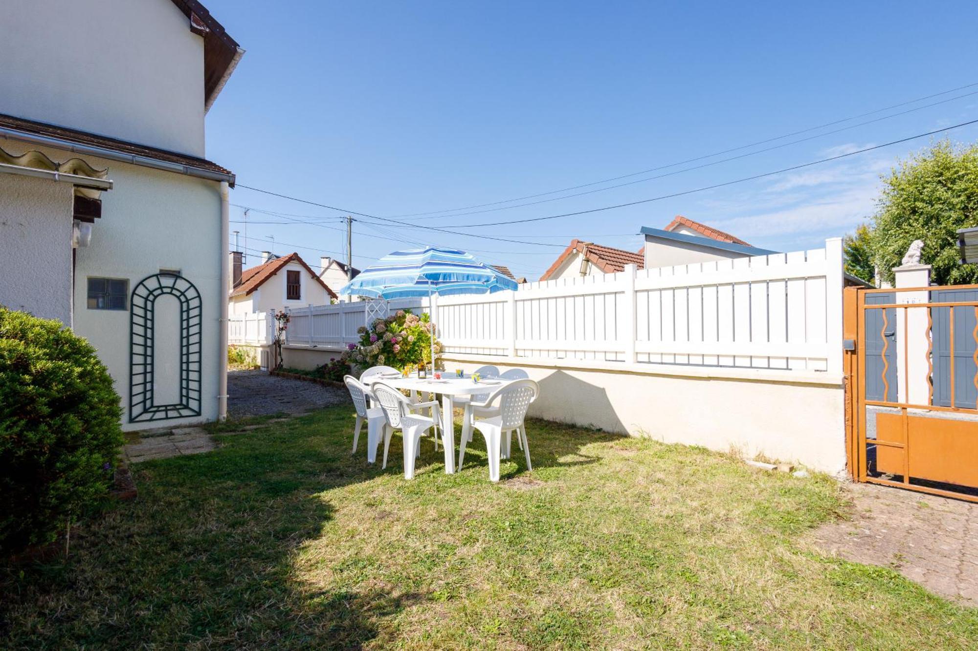 La Maison Cabourgeaise Proche Mer Exterior foto